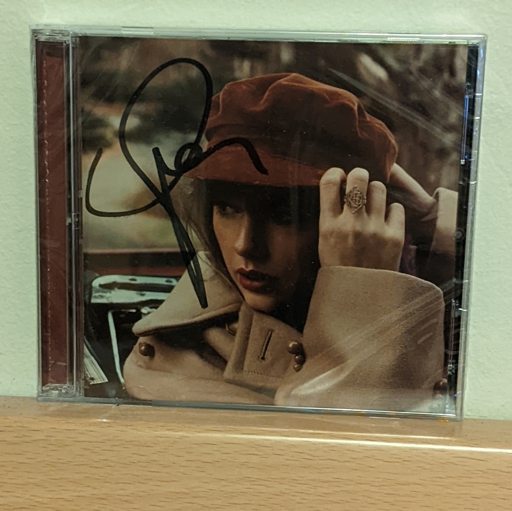 Signed Red (Taylor's Version) CD
